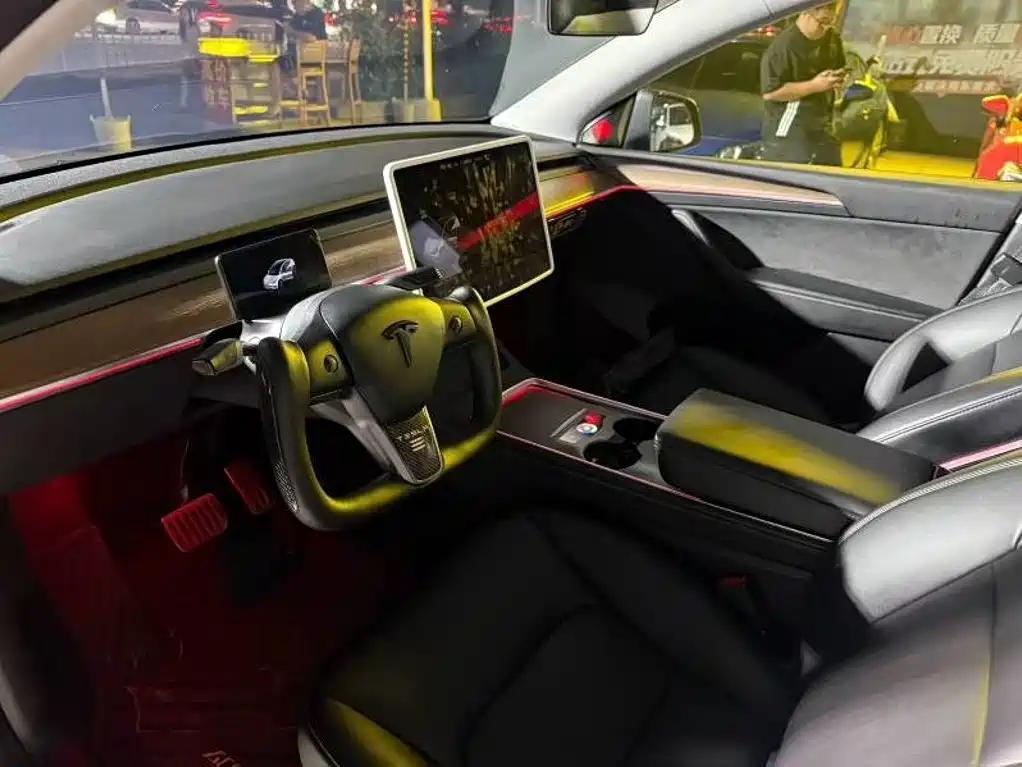 Tesla Model Y — миниатюра 4
