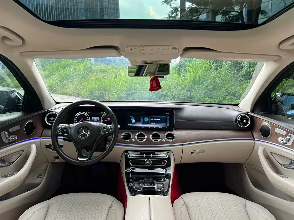 Mercedes-Benz E-Class — миниатюра 8