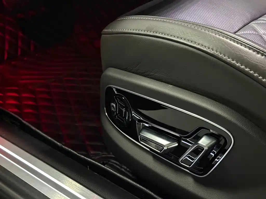 Audi A8 — миниатюра 10