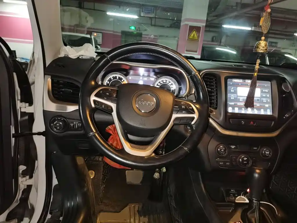 Jeep Cherokee — миниатюра 6
