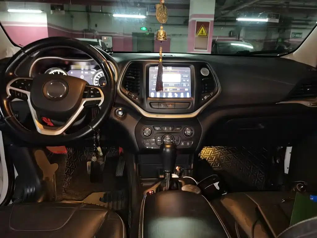 Jeep Cherokee — миниатюра 5
