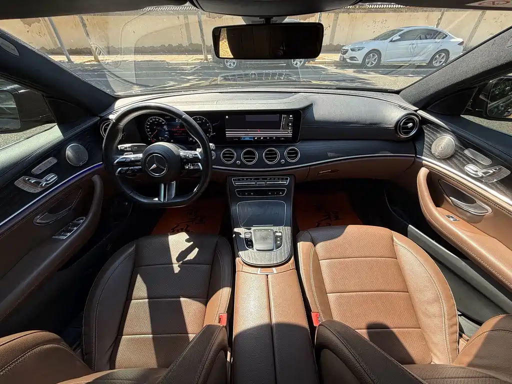 Mercedes-Benz E-Class — миниатюра 7