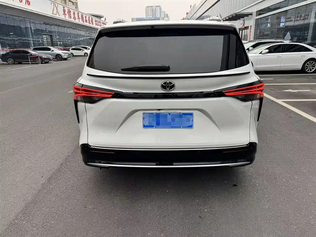 TOYOTA SIENNA