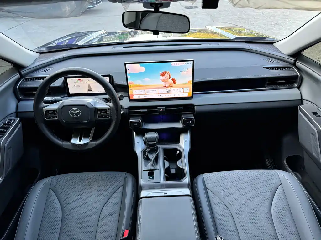 Toyota RAV4 — миниатюра 6