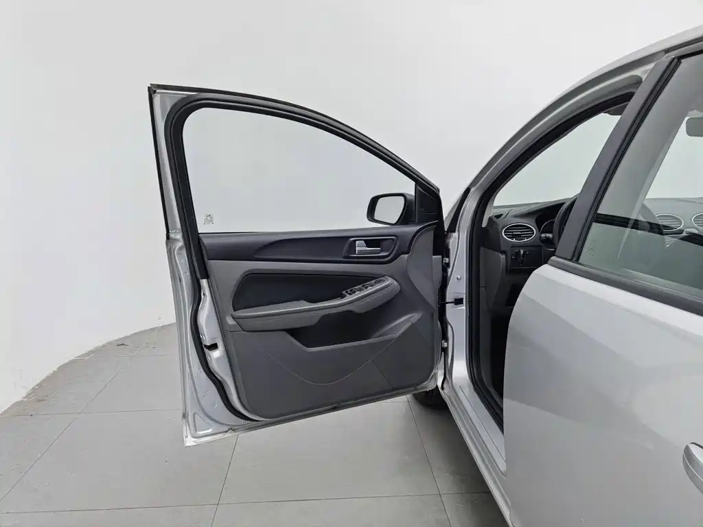 Ford Focus — миниатюра 8