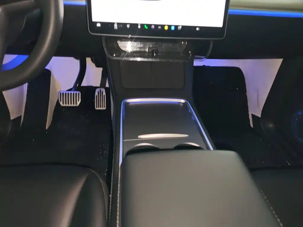 Tesla Model Y — миниатюра 14