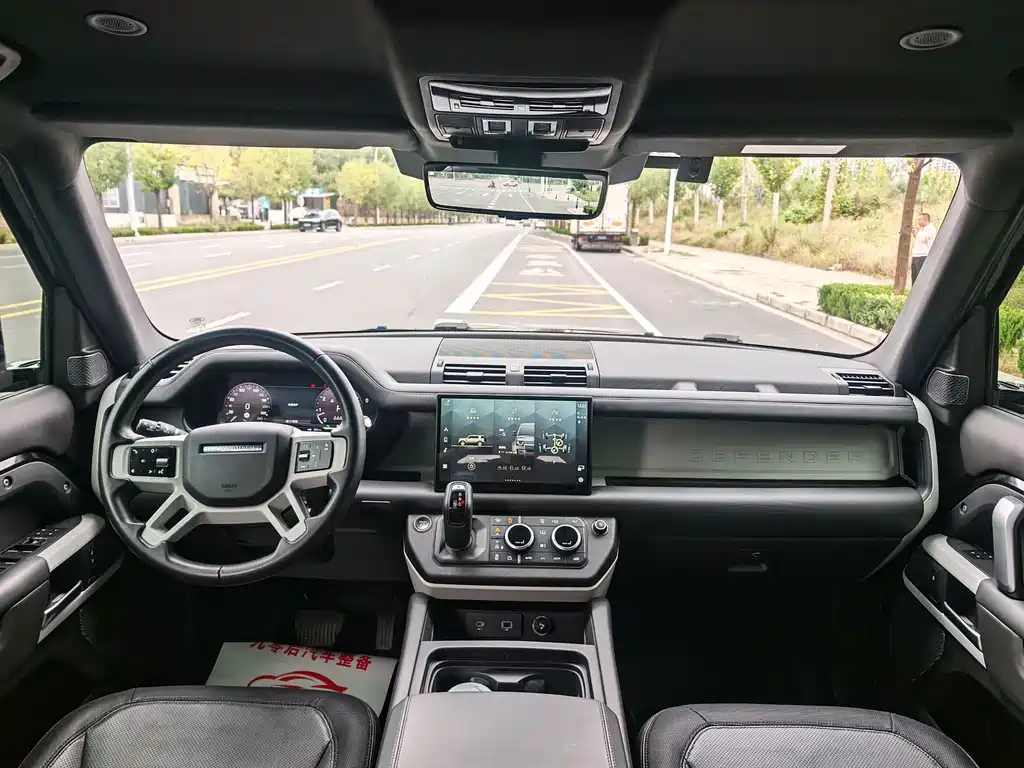 Land Rover Defender — миниатюра 29