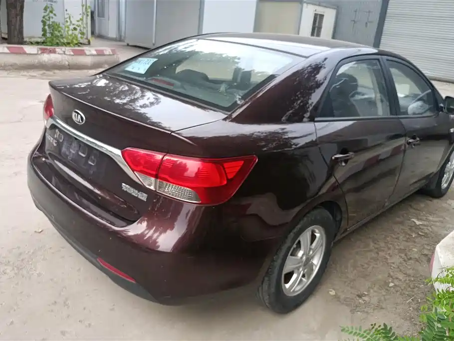 Kia Forte 2014 1.6L MT GL