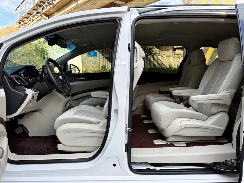 Buick GL8 — миниатюра 8