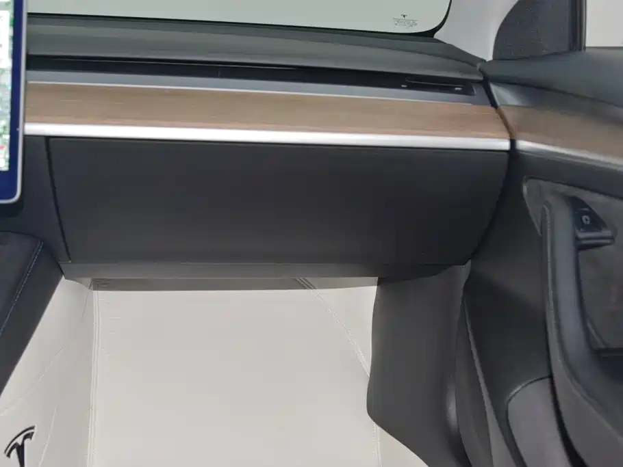 Tesla Model 3 — миниатюра 18