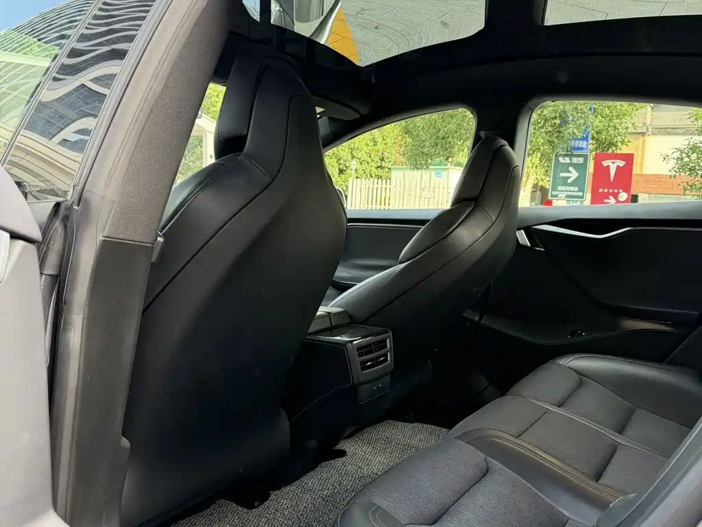 Tesla Model S — миниатюра 6