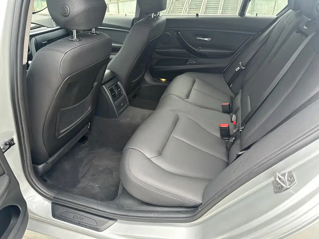 BMW 3 Series - фото 9