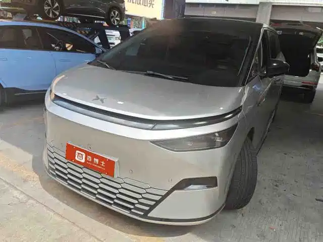 XPeng X9