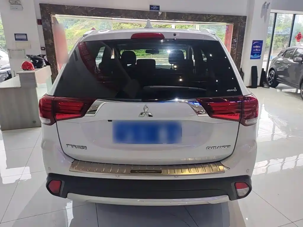 Mitsubishi Outlander — миниатюра 6