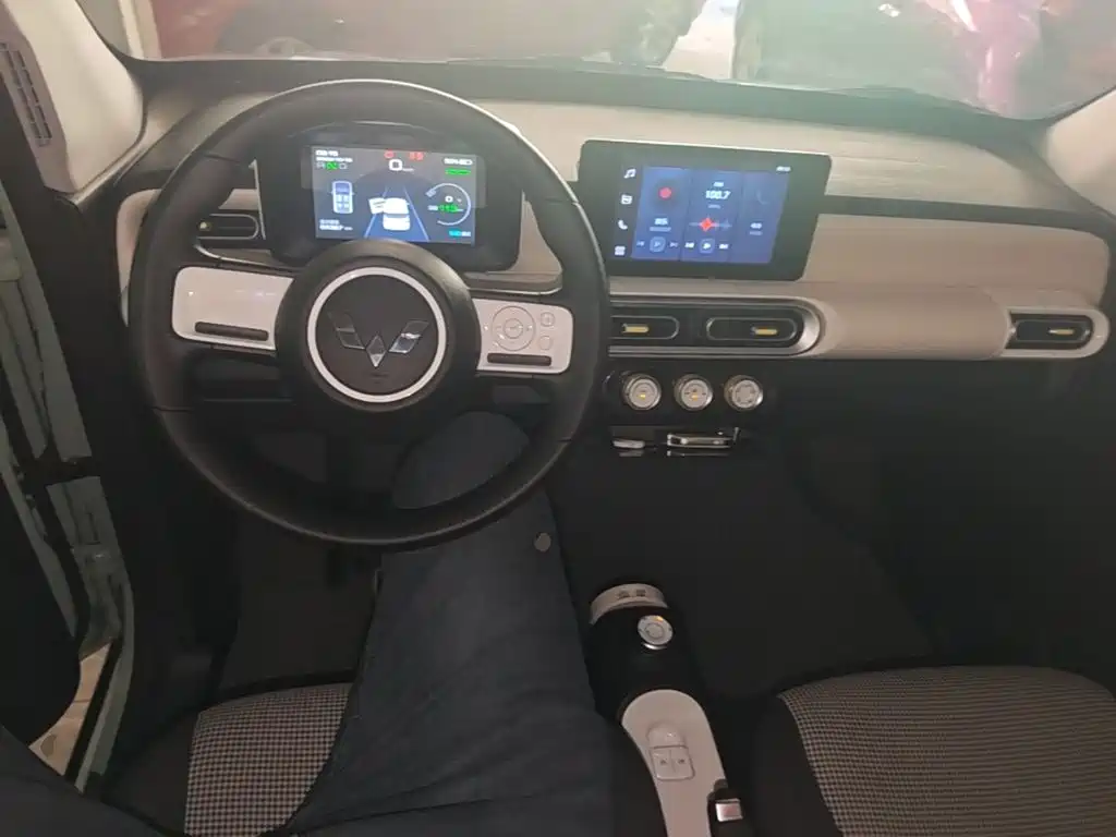 Wuling MINIEV — миниатюра 10