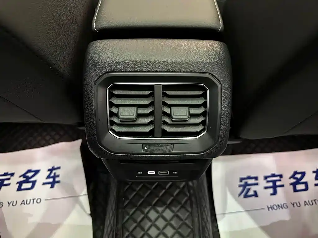 Volkswagen Tiguan L — миниатюра 14