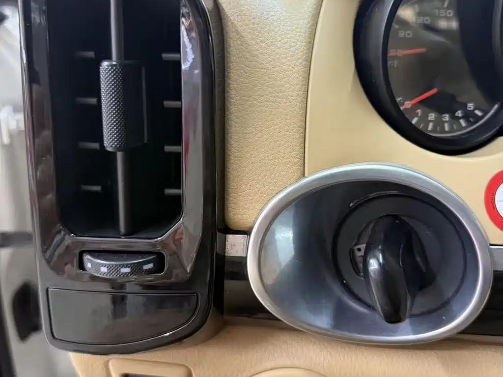 Porsche Cayenne — миниатюра 13