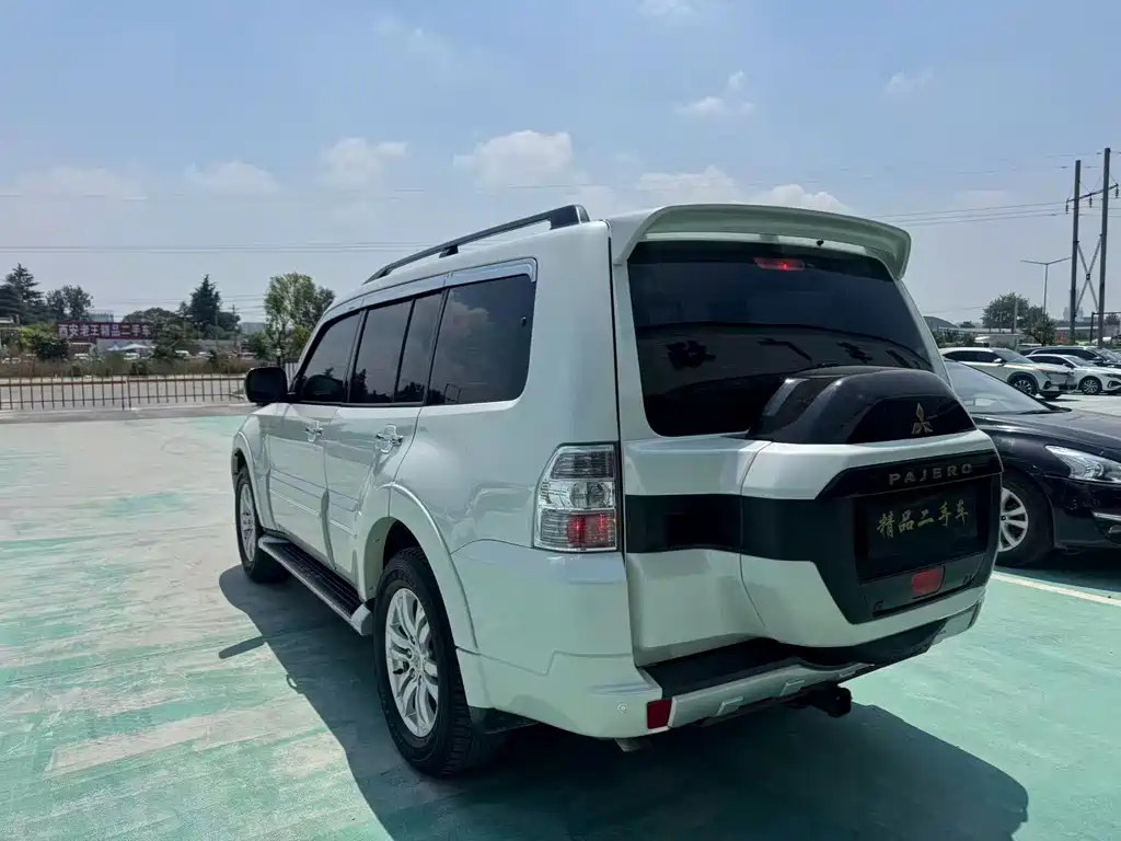 Mitsubishi Pajero (Import) — миниатюра 9