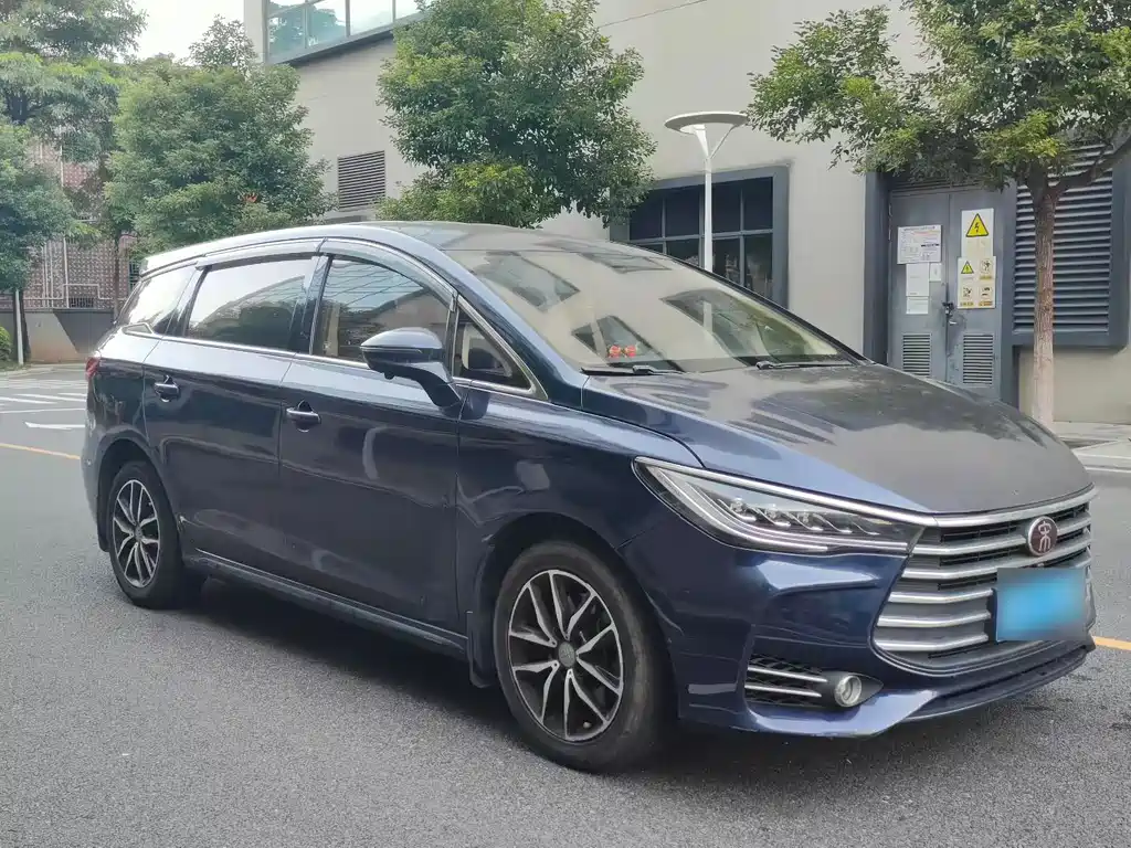 BYD MAX — миниатюра 3