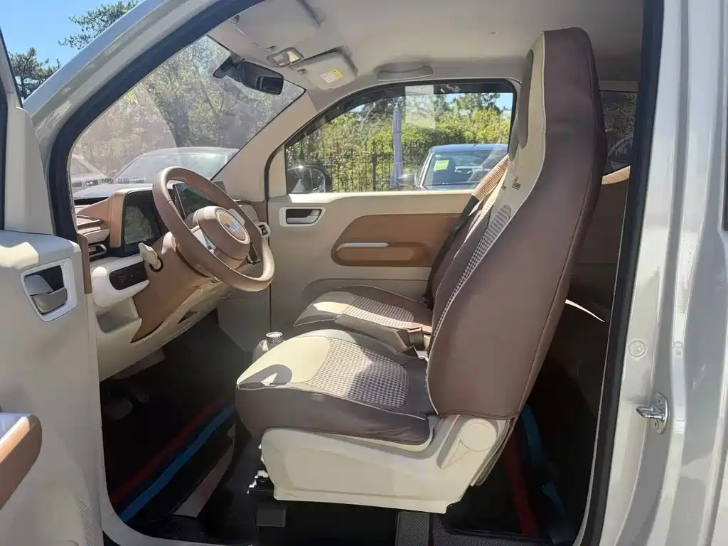 Wuling MINIEV — миниатюра 4