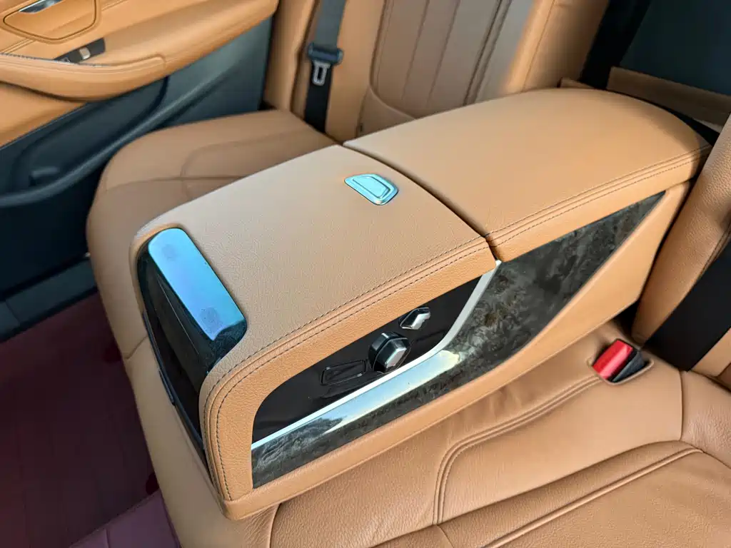 BMW 5 Series — миниатюра 38
