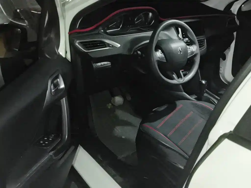 Peugeot 2008 — миниатюра 12