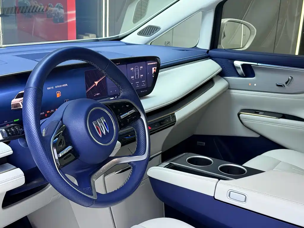 Buick GL8 Hybrid — миниатюра 5