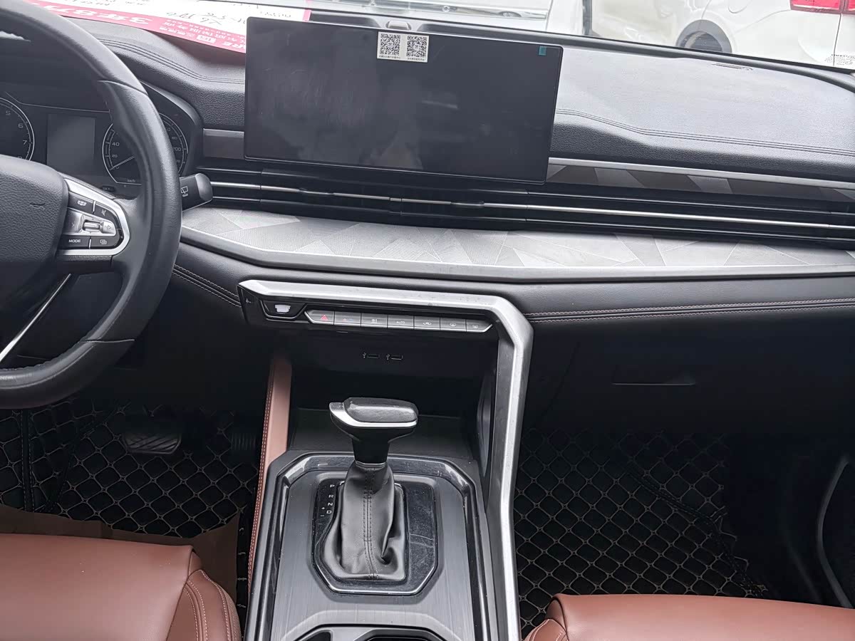 Geely Emgrand X6 1.4 л 2022 г. Серебристо-серый, пробег 32000 км