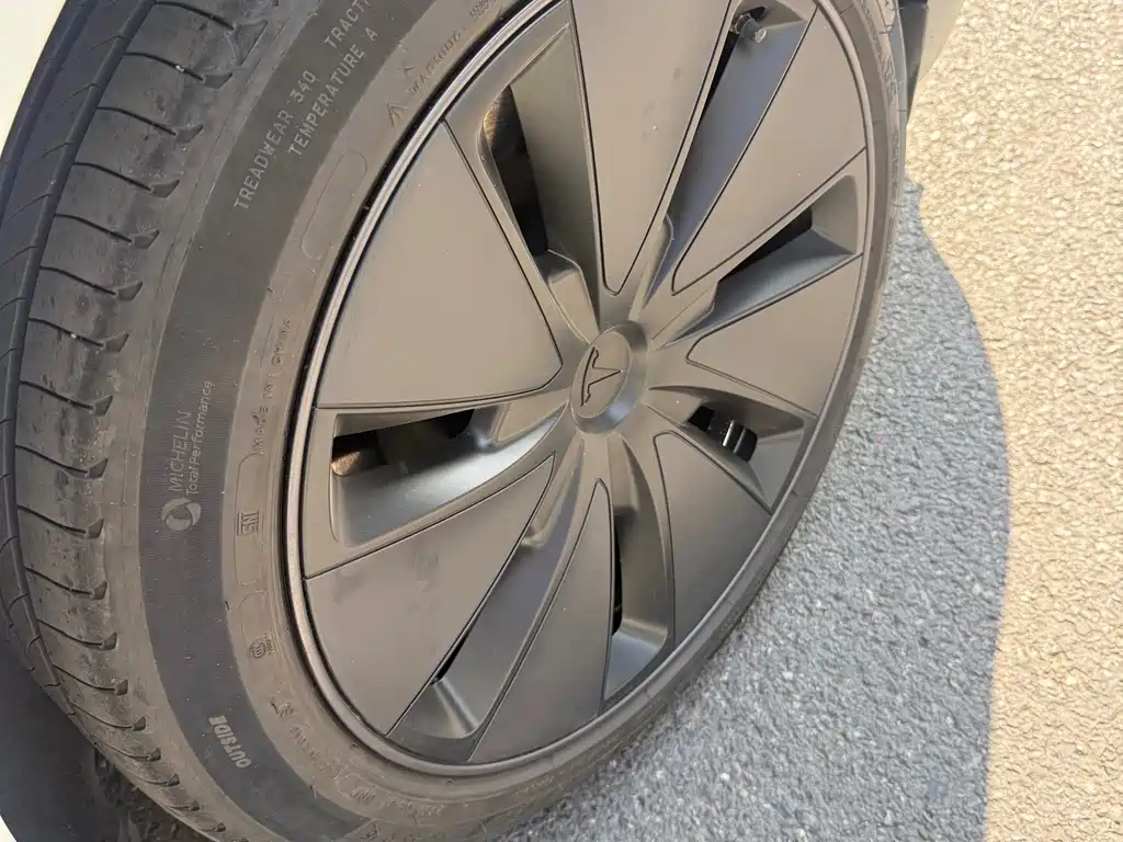 Tesla Model 3 — миниатюра 18