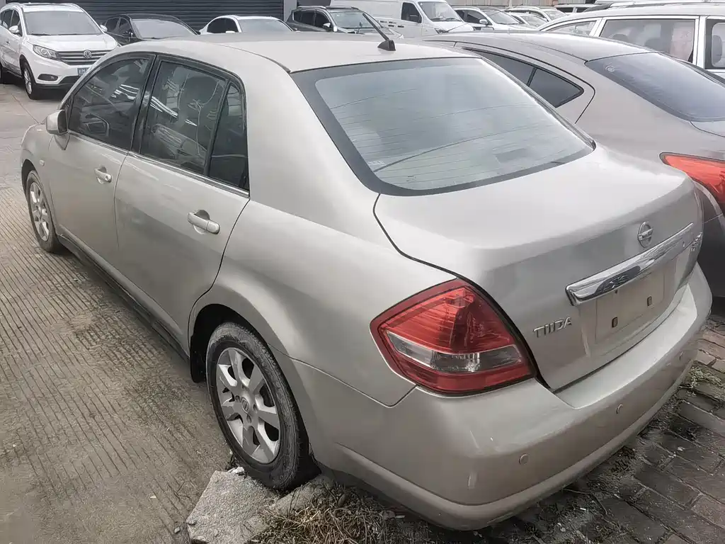 Nissan Tiida 2006 1.6J MT