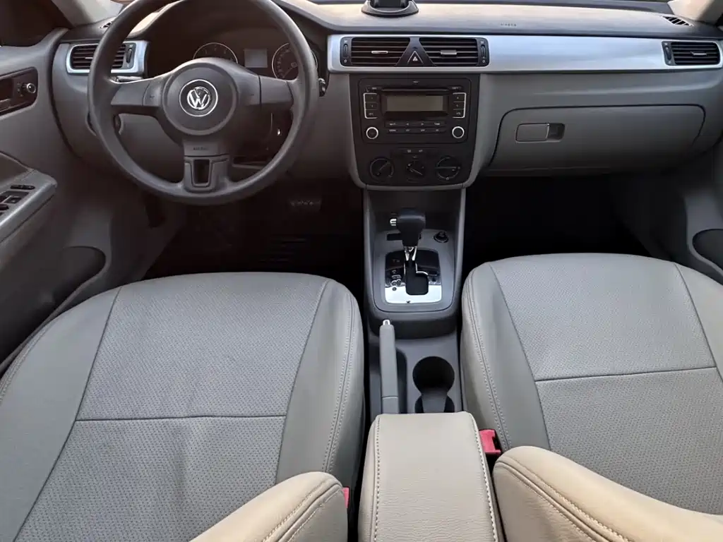 Volkswagen Bora 2012 1.6L AT Comfort