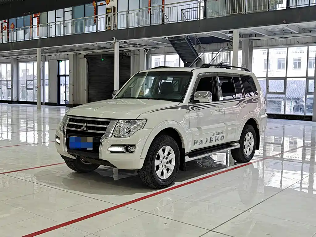 Mitsubishi Pajero (Import) 2018