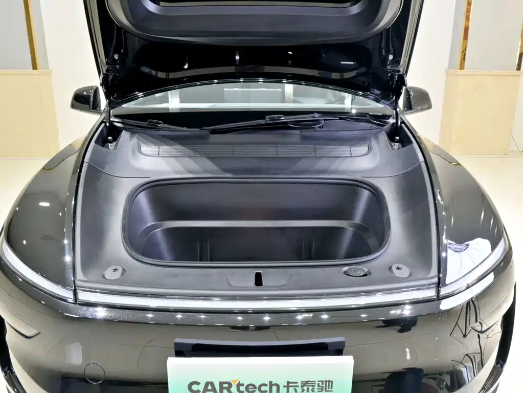 Tesla Model Y — миниатюра 18