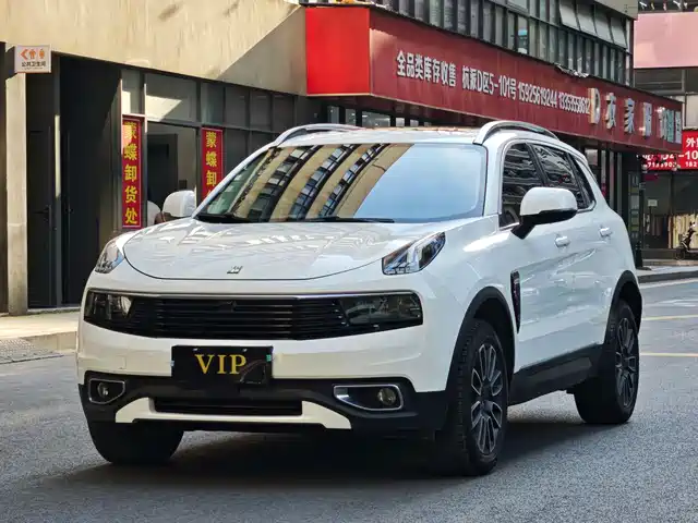 2020 Lynk & Co 01
