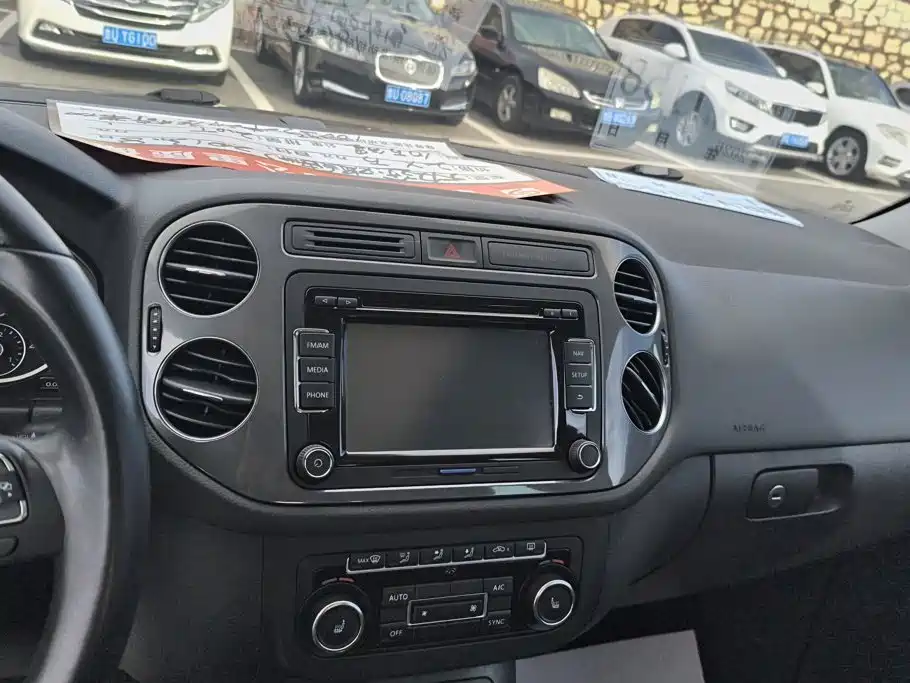 Volkswagen Tiguan — миниатюра 12