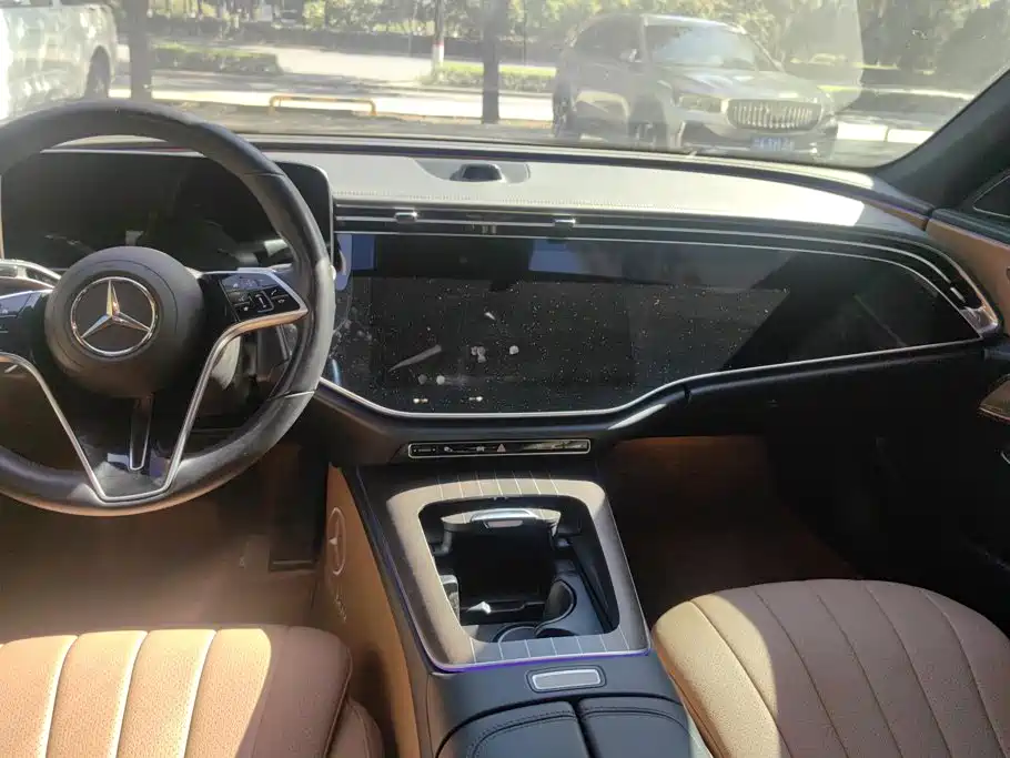 Mercedes-Benz E-Class — миниатюра 13