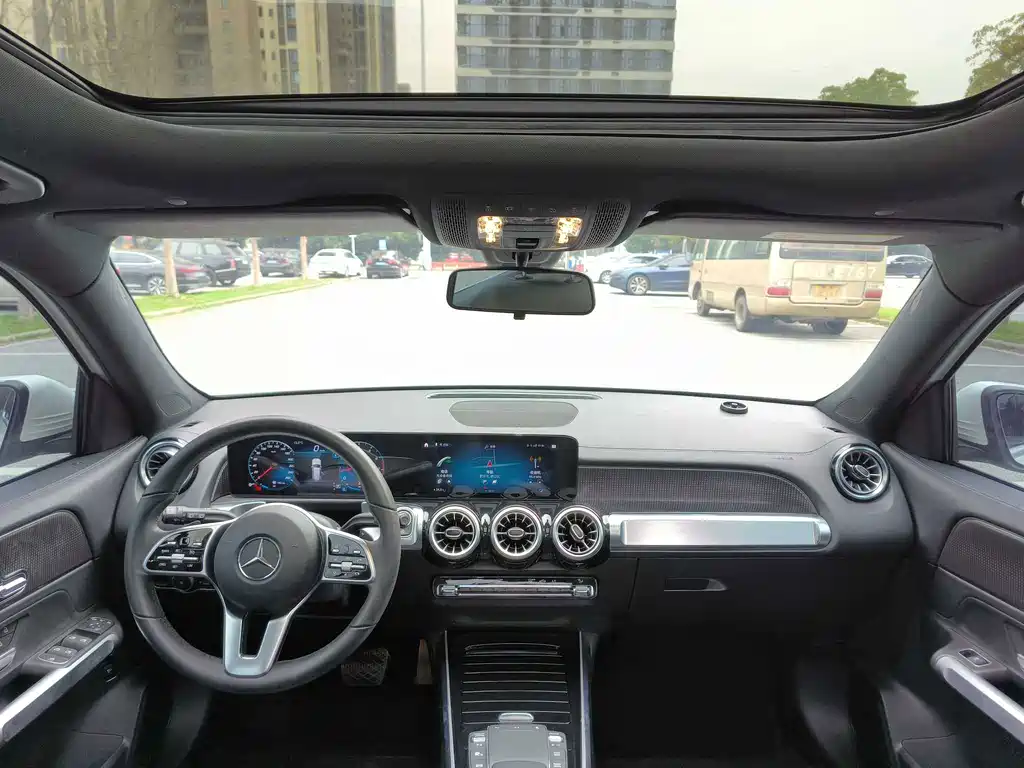 Mercedes-Benz GLB — миниатюра 4