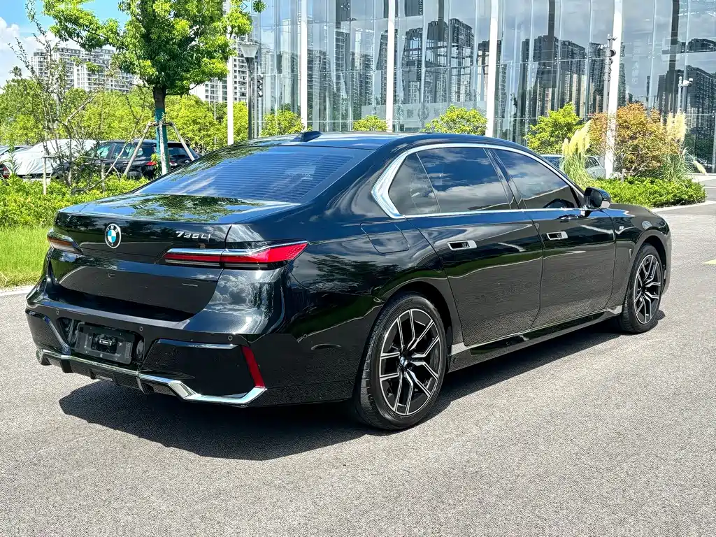 BMW 7 Series — миниатюра 7