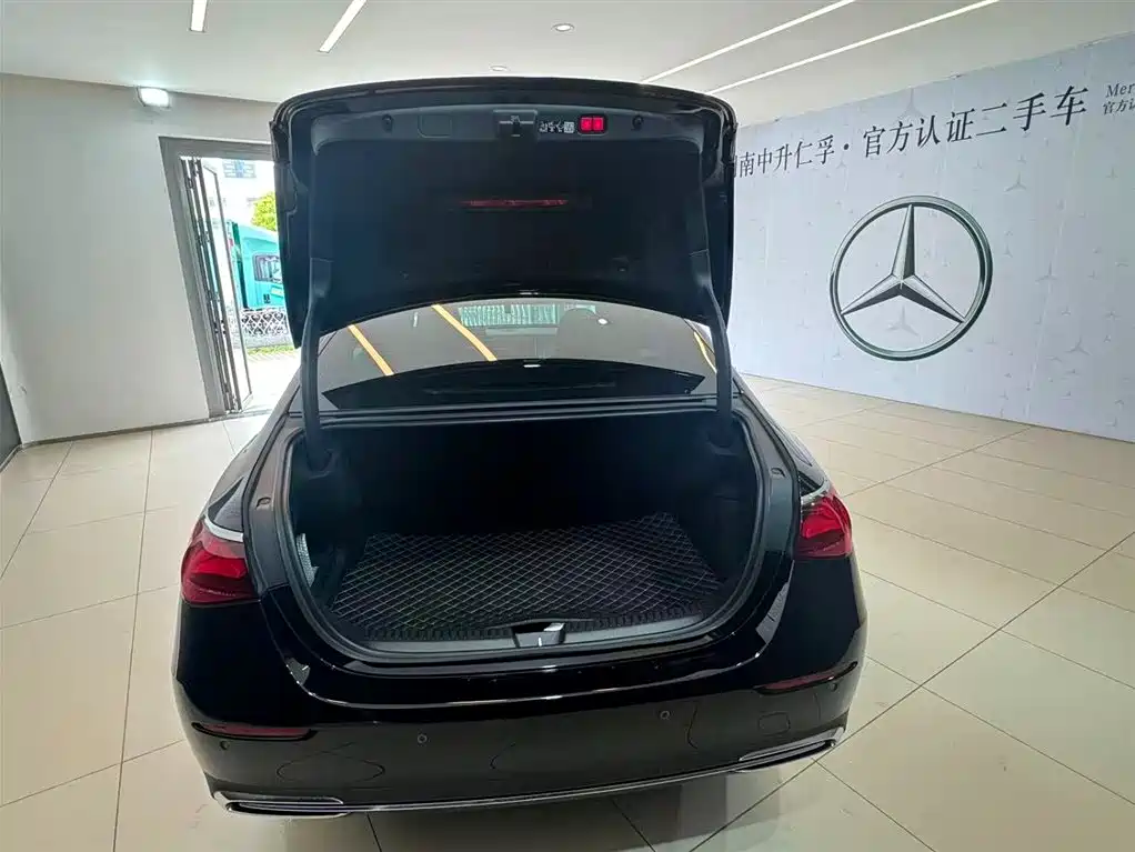 Mercedes-Benz E-Class E 2025 E 300 L Fashion