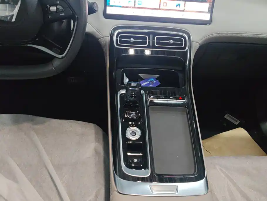 Geely Boyue L — миниатюра 16