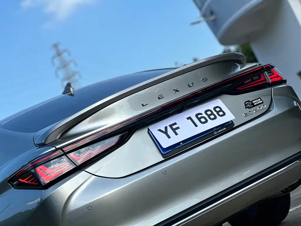 Lexus ES — миниатюра 16