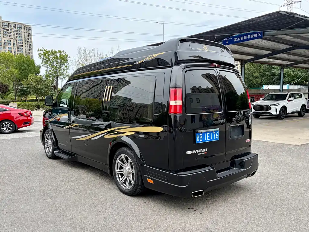 GMC Savana — миниатюра 4