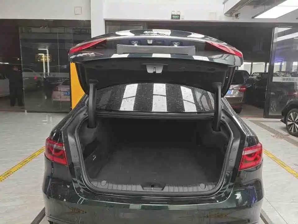 Jaguar XFL — миниатюра 8