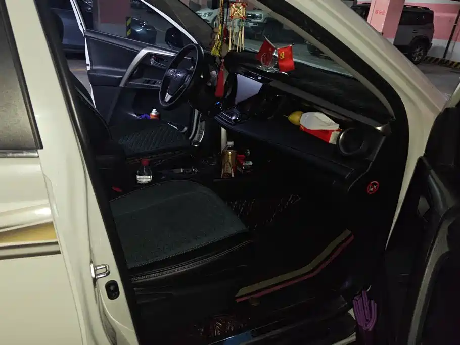 Toyota RAV4 — миниатюра 8