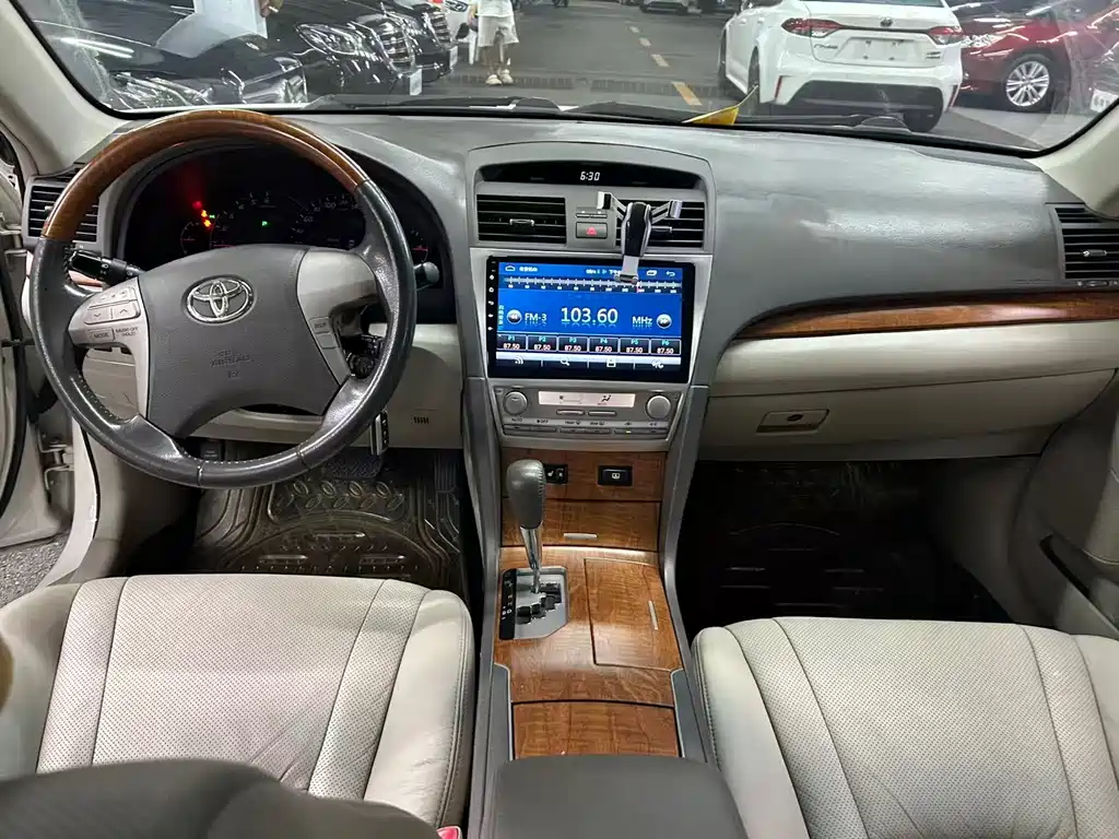 Toyota Camry — миниатюра 11