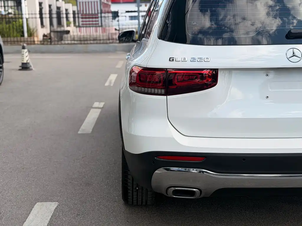 Mercedes-Benz GLB — миниатюра 10