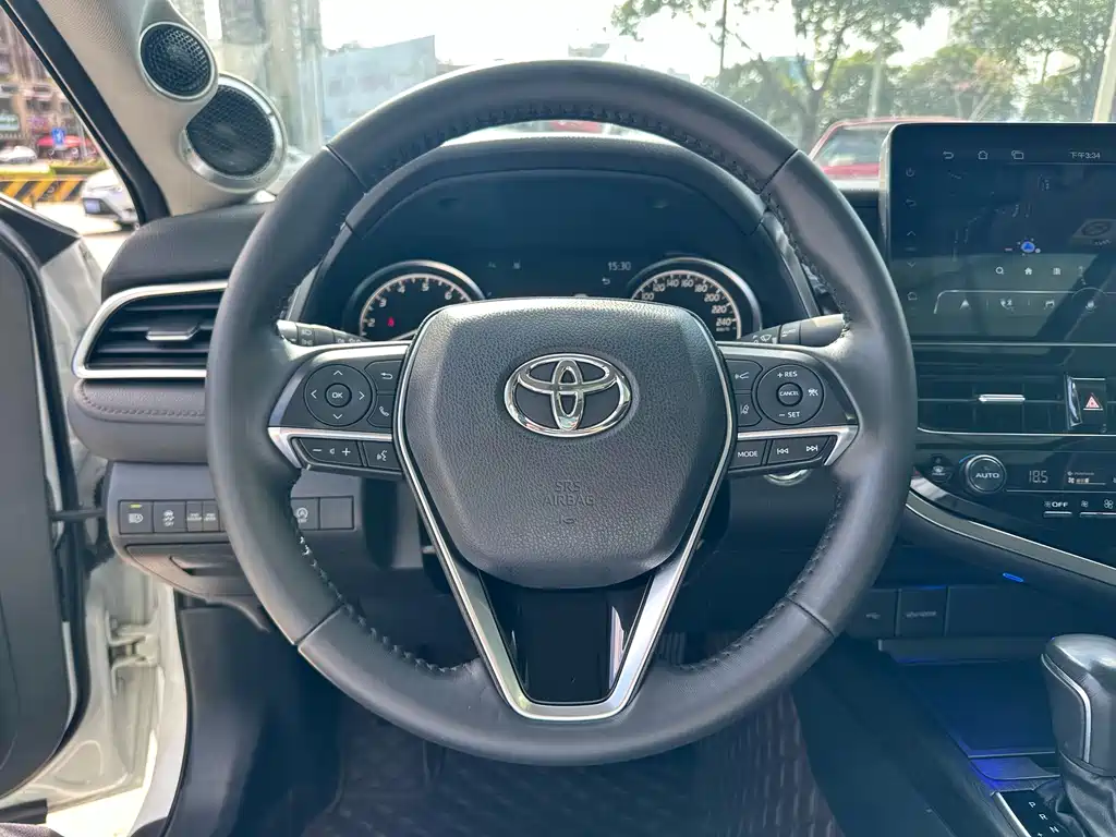 Toyota Camry — миниатюра 18