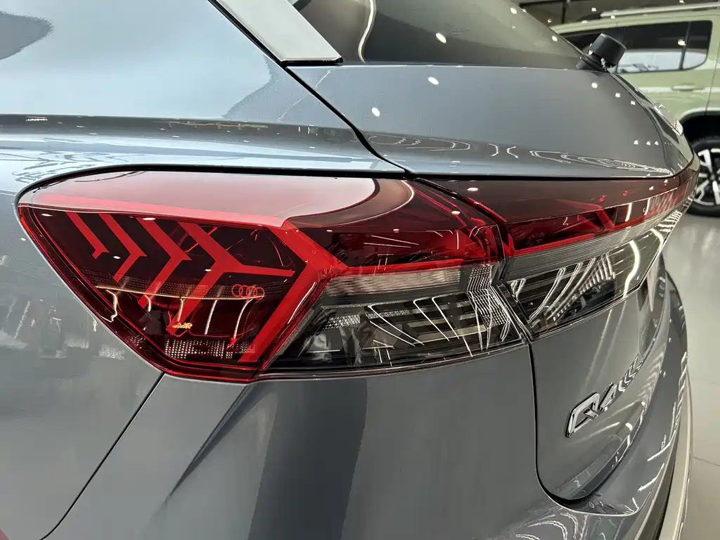 Audi Q4 e-tron — миниатюра 38