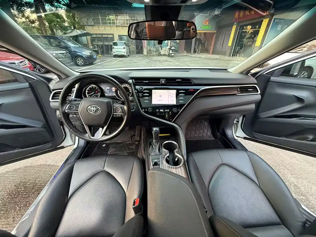 Toyota Camry — миниатюра 10
