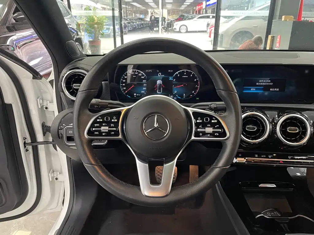 Mercedes-Benz A-Class — миниатюра 10